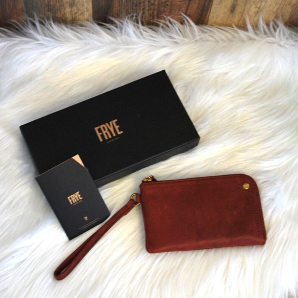 NWT Frye Campus Rivit Wristlet Burnt Red DB429